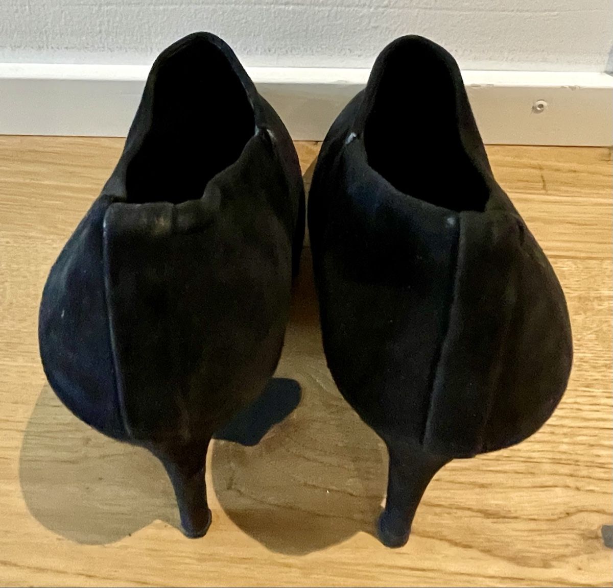 Stuart Weitzman Scarpe da donna: Stuart Weitzman Ancleboot Wildleder schwarz Gr. 37-38 – Usato da Zürich venduto da mar_9xc5 2