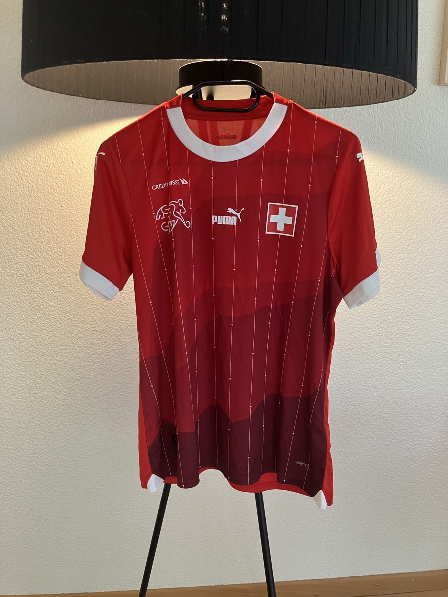 Puma Canottiere & Pantaloni: Frauen Trikot Schweizer Nationalmannschaft – Usato da Wiesendangen venduto da Luan_24