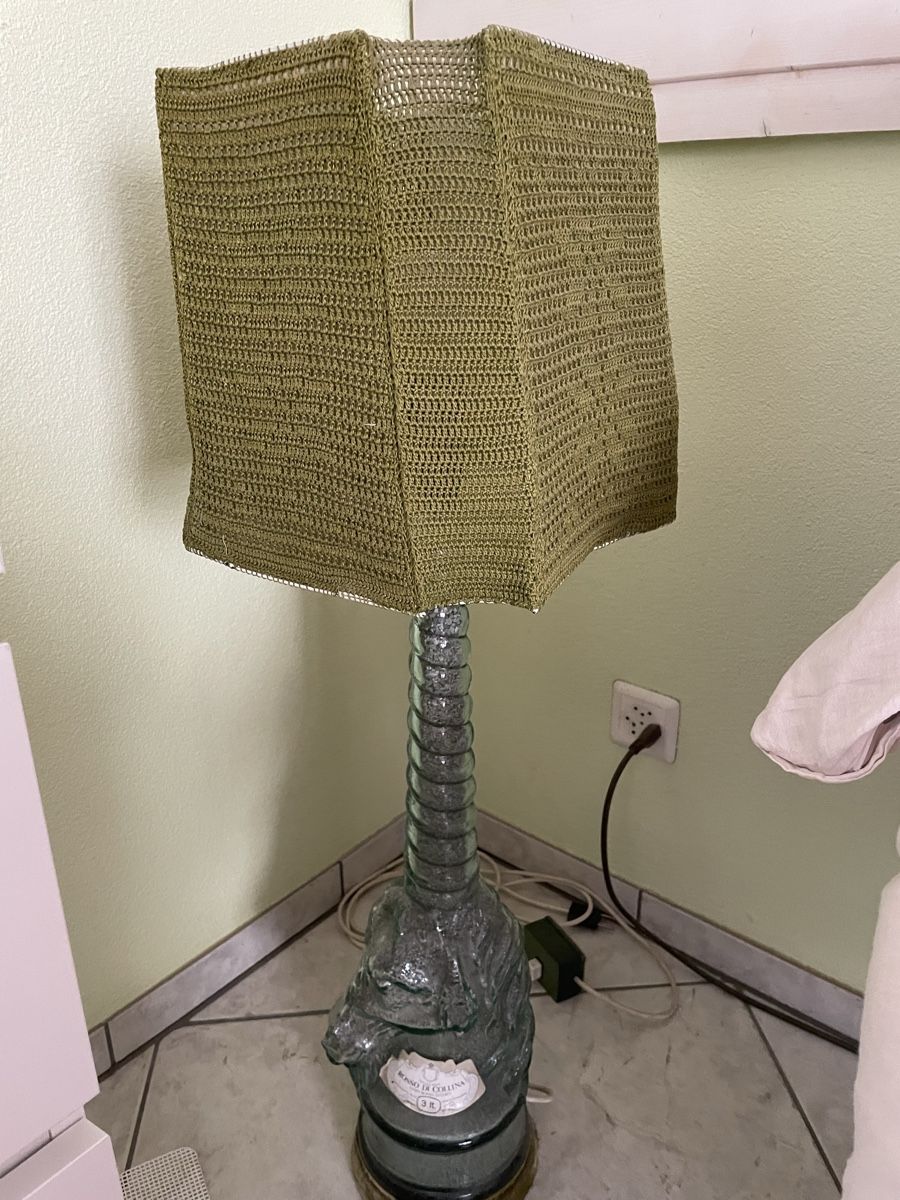 Lampade: Bodenlampe aus Weinflasche – Usato da Felben-Wellhausen venduto da pisa08
