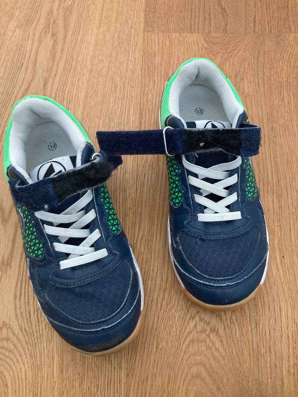 Schuhe für Jungen: Turnschuhe grösse 32 – Gebraucht aus Bülach von Stellina72 1