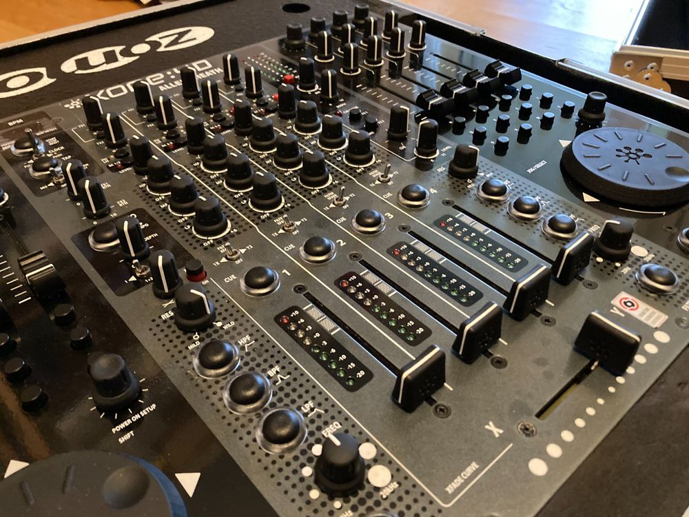 Allen&Heath XONE:4D DJ Mixer mit Flight Case | Kaufen auf Ricardo