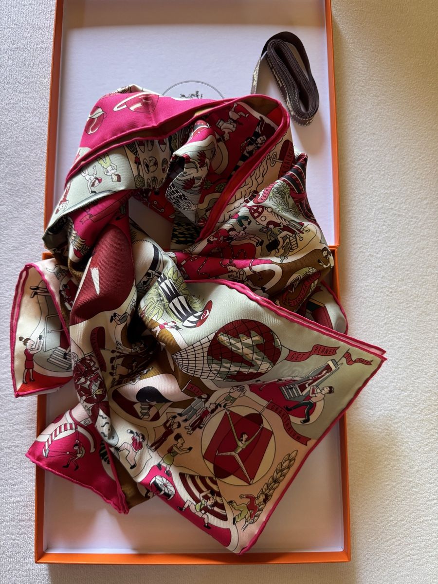 Hermès Foulard & Sciarpe: Hermès carré Exposition Universelle Neuf  – Nuovo e nell'imballaggio originale da Genève venduto da HappyLifestyle 9