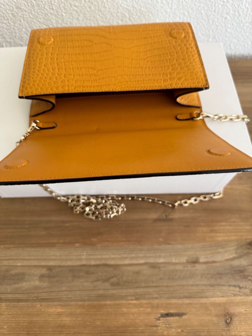 Jimmy Choo Taschen für Damen: Jimmy Choo Schultertasche Leder Kroko-Optik senffarbe neu – Neu (gemäss Beschreibung) aus Dänikon ZH von rh7_xmx2 2