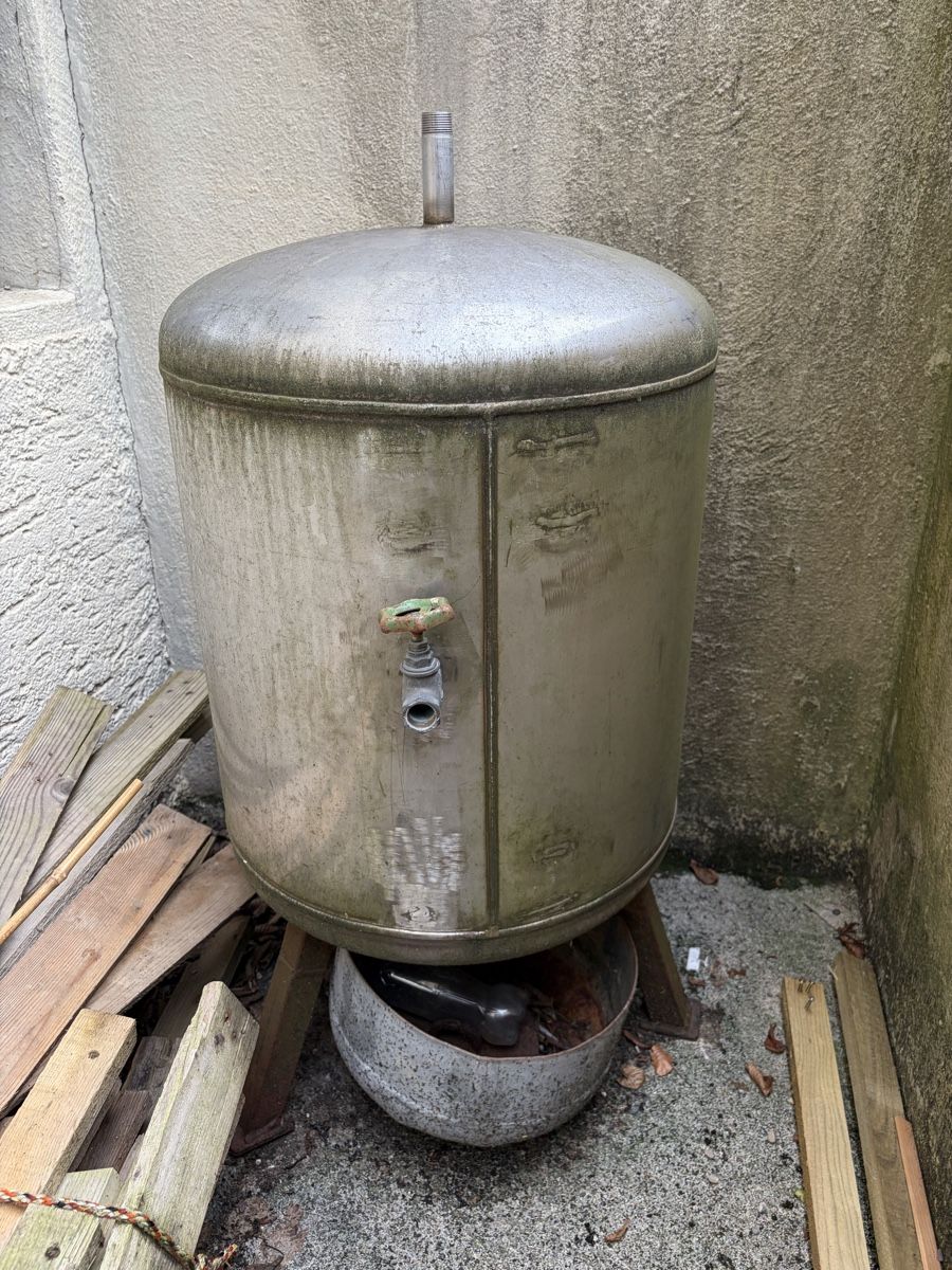 Abbeveratoi e trogoli: Wassertank Metall stehend gebraucht – Difettoso da Uster venduto da Smint12 1