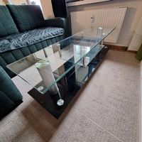 Moderner TV-Glas­tisch – perfekter Zustand