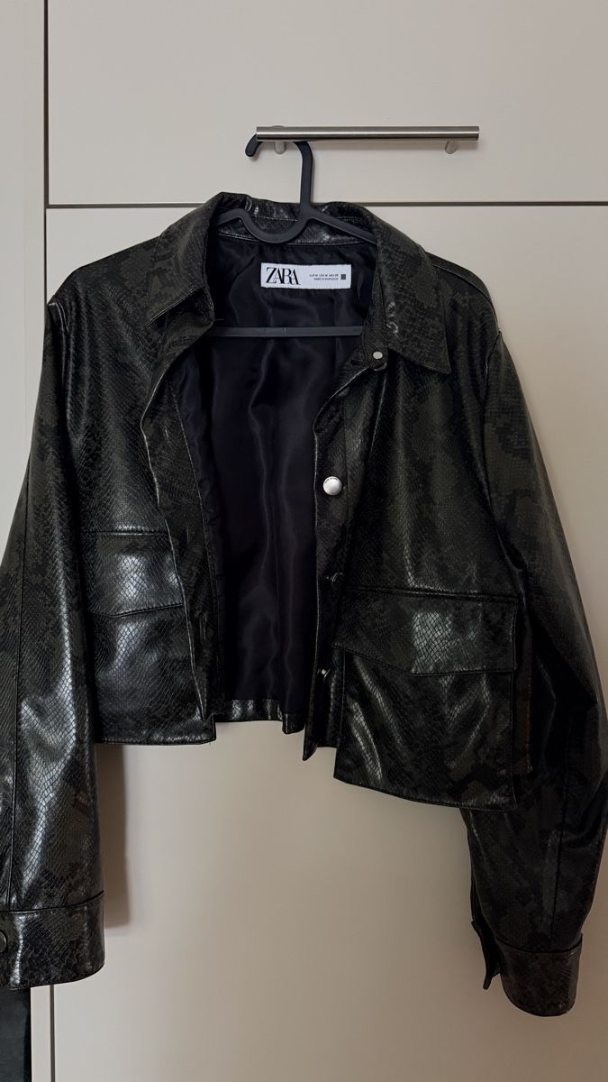 Zara Lotti di vestiti: ZARA Set (Schlangenleder- Optik) – Nuovo (secondo la descrizione) da Wallisellen venduto da SKO96