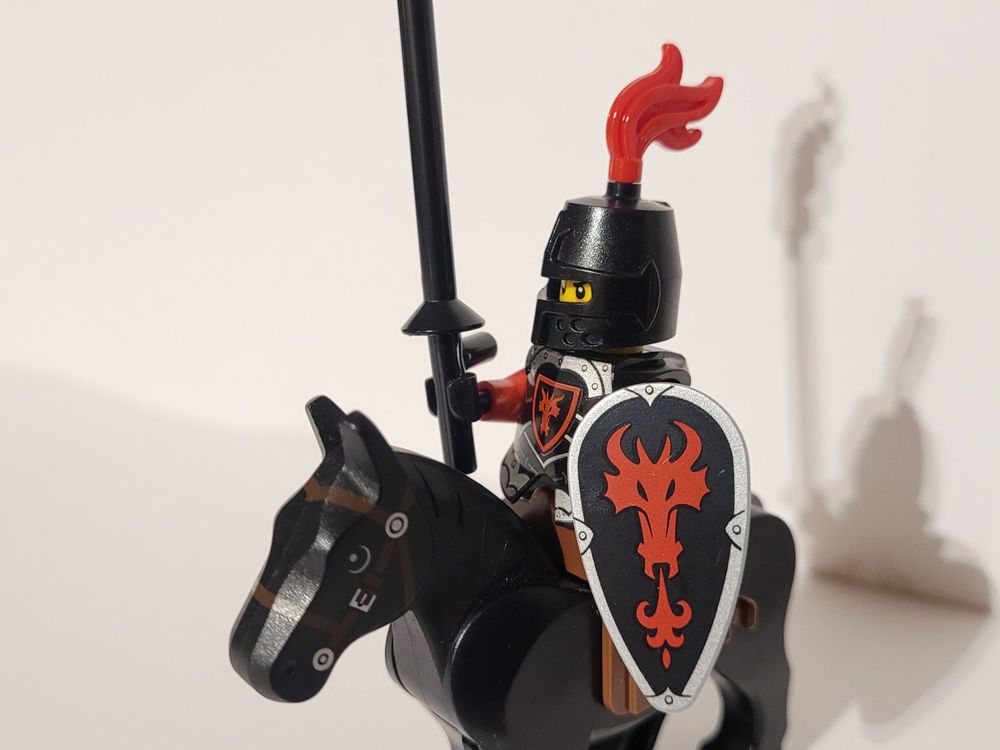 Lego Castle Kingdoms, schwarz ritter mit pferd. (Gebraucht) in La Tour ...