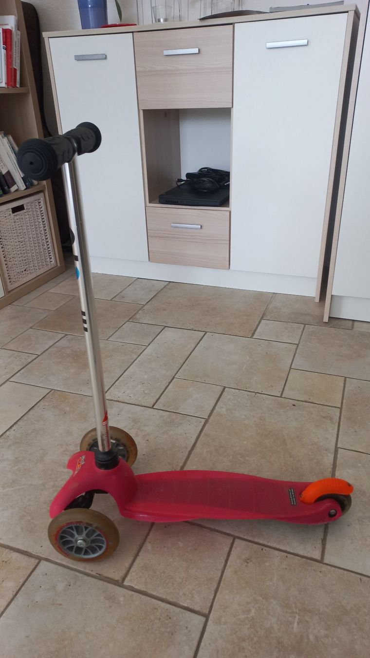 Micro Kickboard: Micro Mini Dreirad-Trotti – Usato da Bettlach venduto da dbkraehenbuehl 1