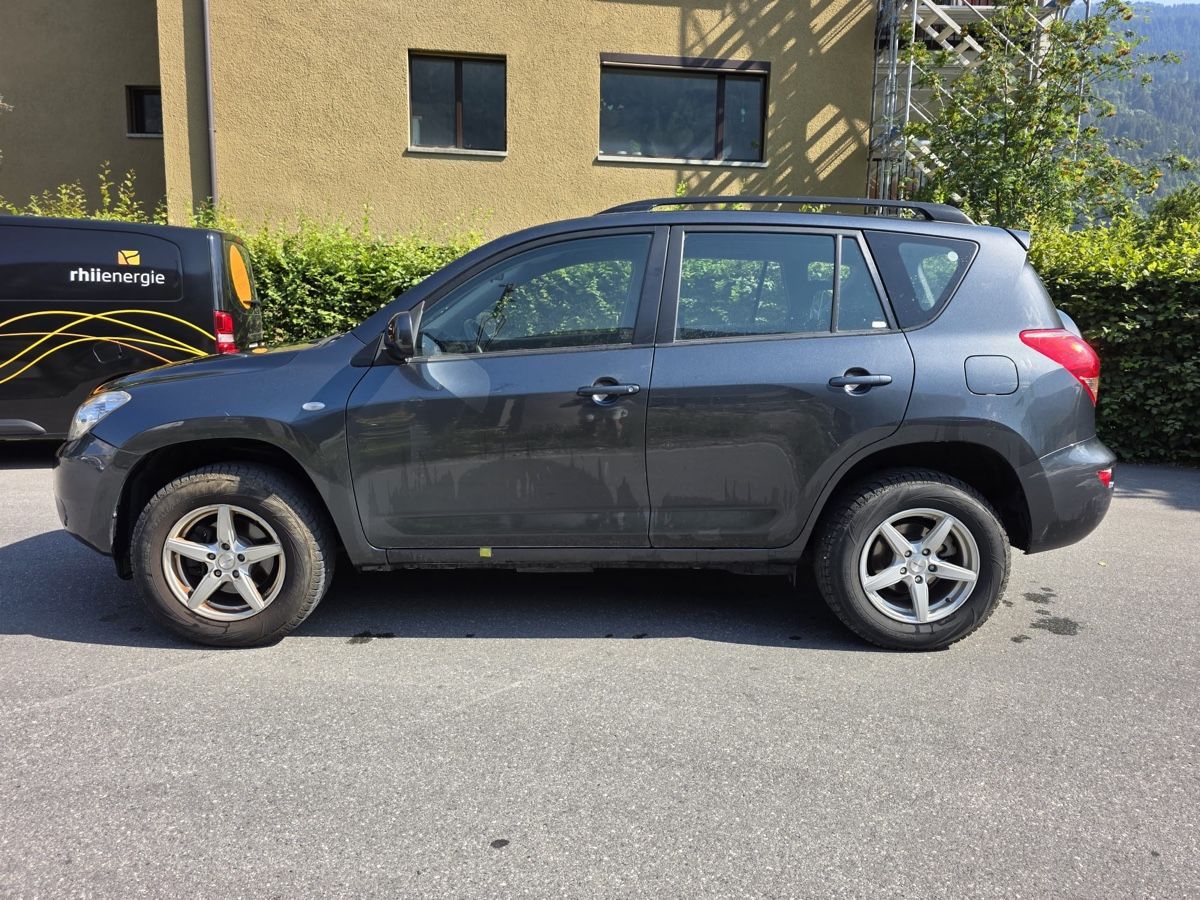 Toyota Automobili: Toyota Rav-4 4WD 2.0 Benzin – Usato da Domat Ems venduto da qen_7mfm 1