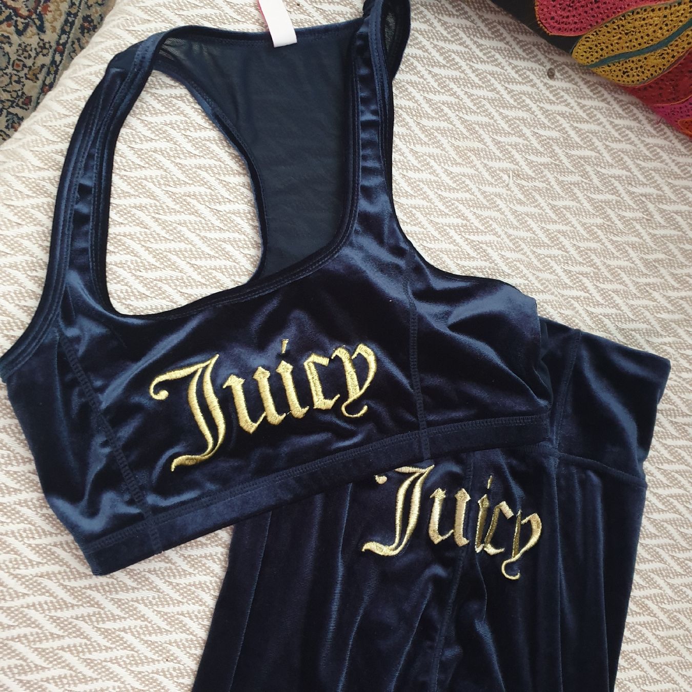 Juicy Couture Tops: Juicy Couture, Samt 2 Teiler  – D'occasion à Frenkendorf par Moon111