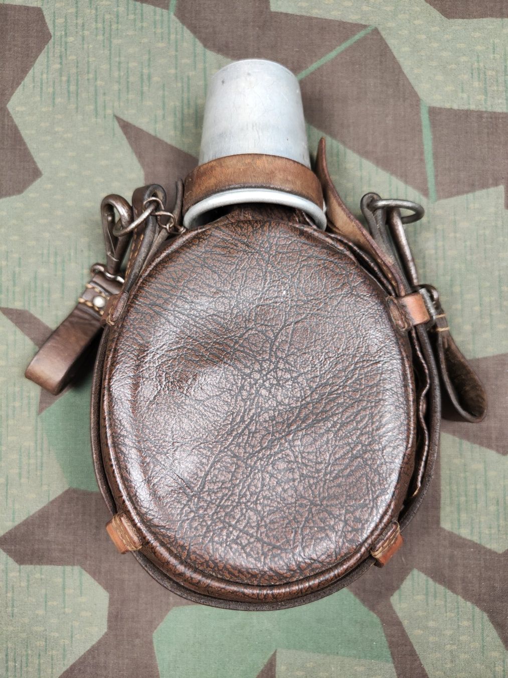 Schweizer Armee Uniformi: Labeflasche Ord. 1933, Variante 2 – Usato da Bauma venduto da SwissMilitaria 1