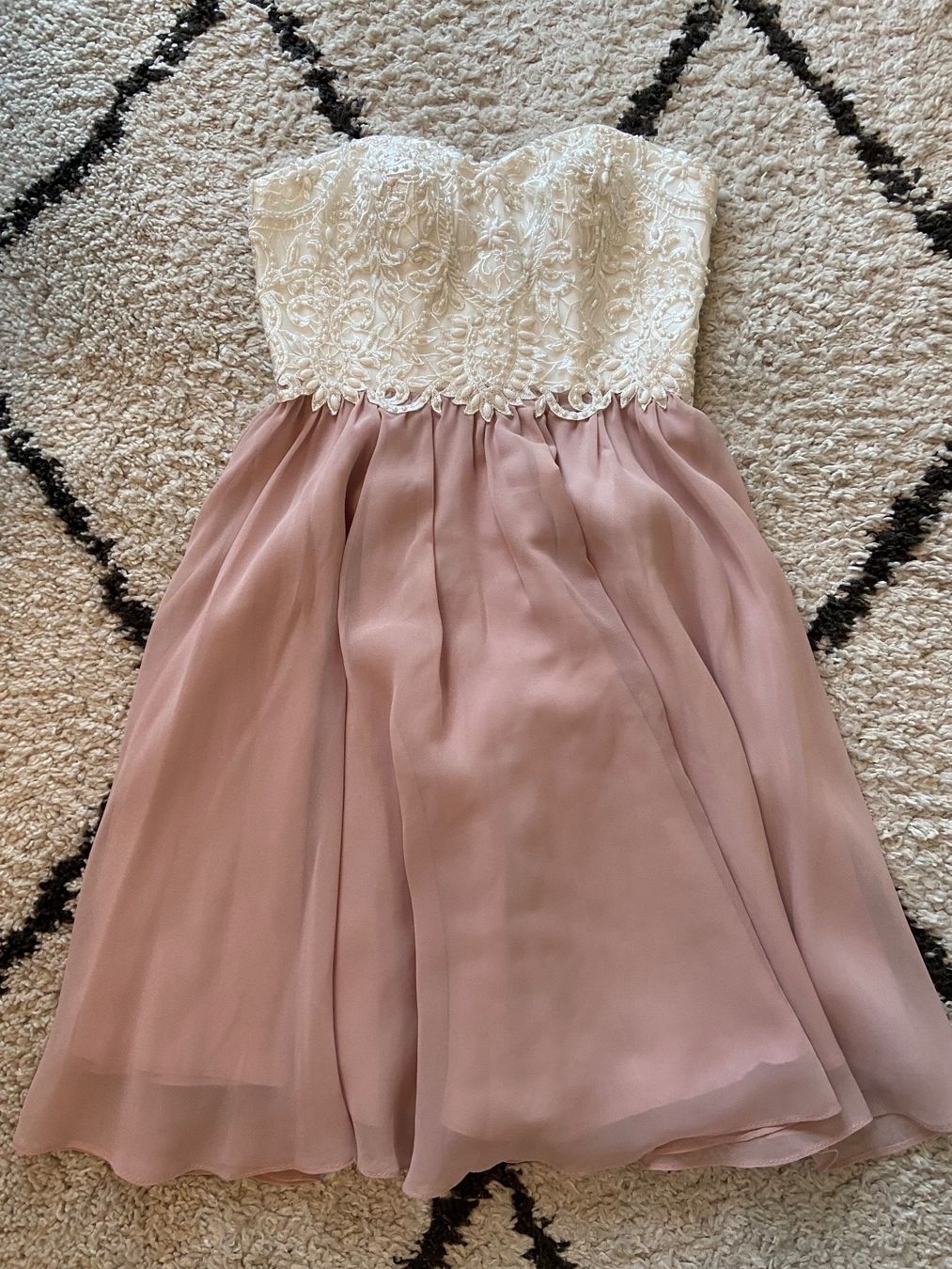 Kleider: Cocktailkleid Rosa / Weiss – Neu (gemäss Beschreibung) aus Ernetschwil von B.THL