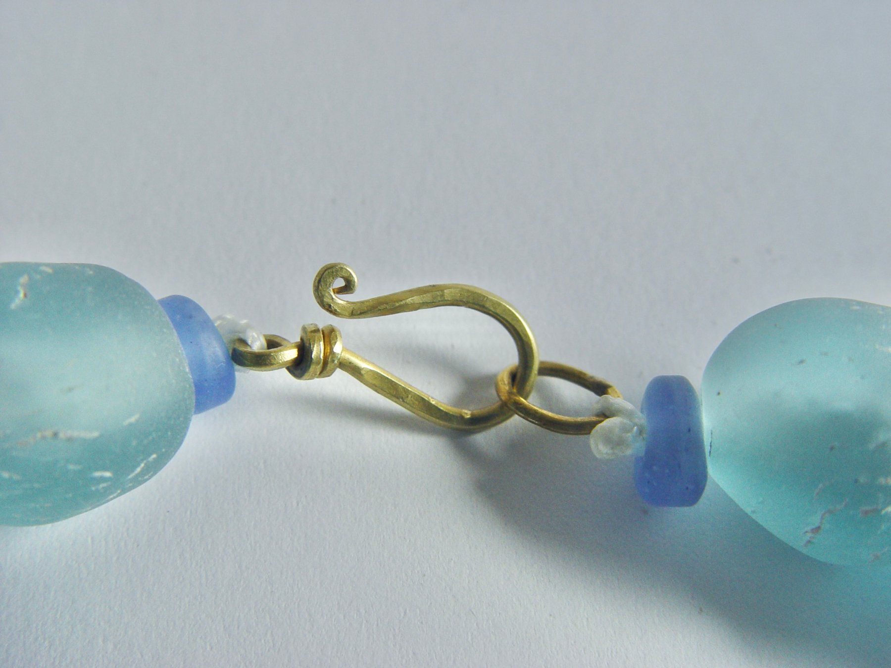Catenine: Kette aus afrikanischem Recycling Glas – Usato da Henggart venduto da gernli 4