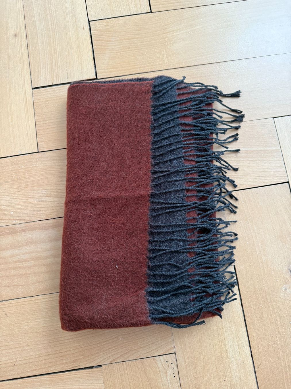 Foulard & Sciarpe: ZARA - Schal weinrot-dunkelgrau weich – Usato da Zürich venduto da Diazaio 3