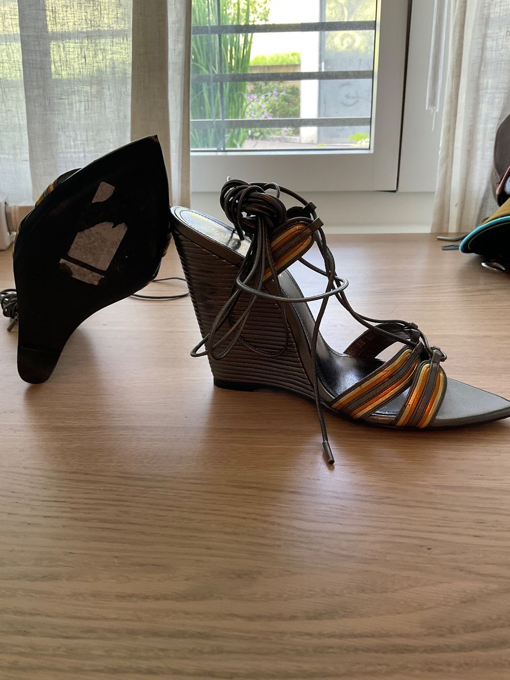 Saint Laurent Scarpe da donna: YSL Metallic Ankle Wrap Wedge Sandal 39.5 – Nuovo (secondo la descrizione) da Baar venduto da dsb07 3