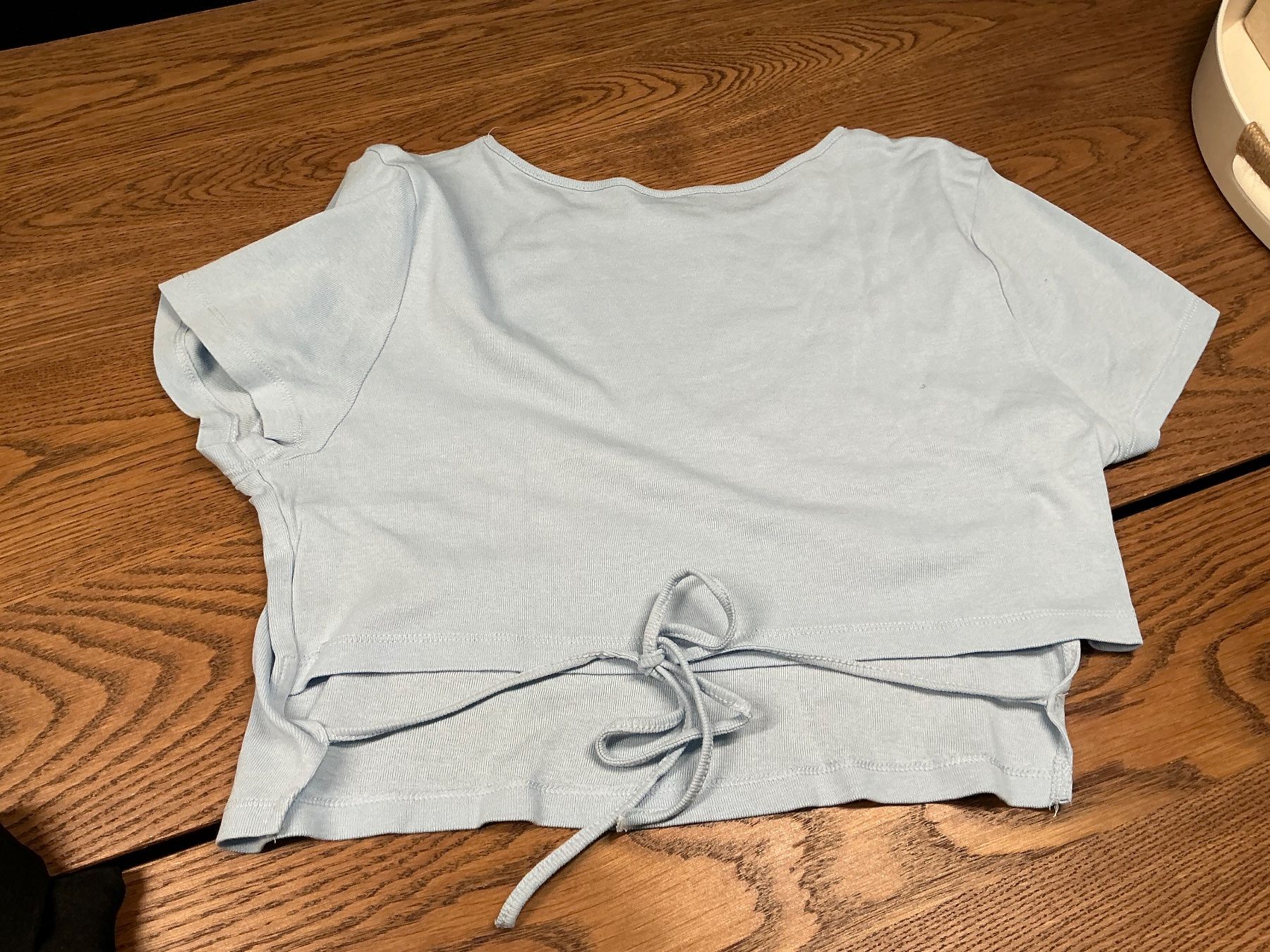 H&M T-shirt: Crop Top H&M Divided hellblau gebunden Gr.L – Usato da Würenlos venduto da Starceve 1