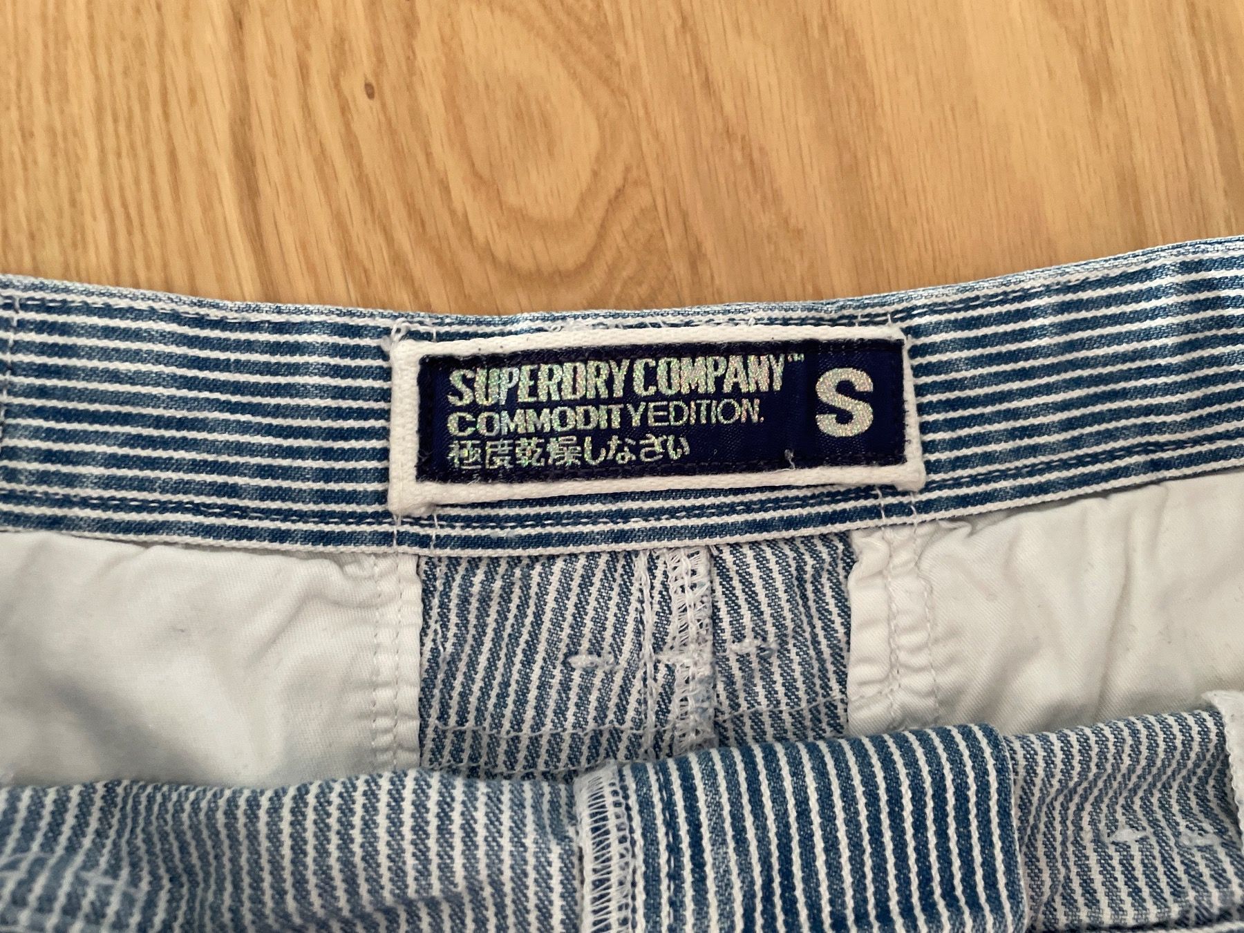 Superdry Pantaloni: Shorts Superdry S – Usato da Basel venduto da pilzliii 5