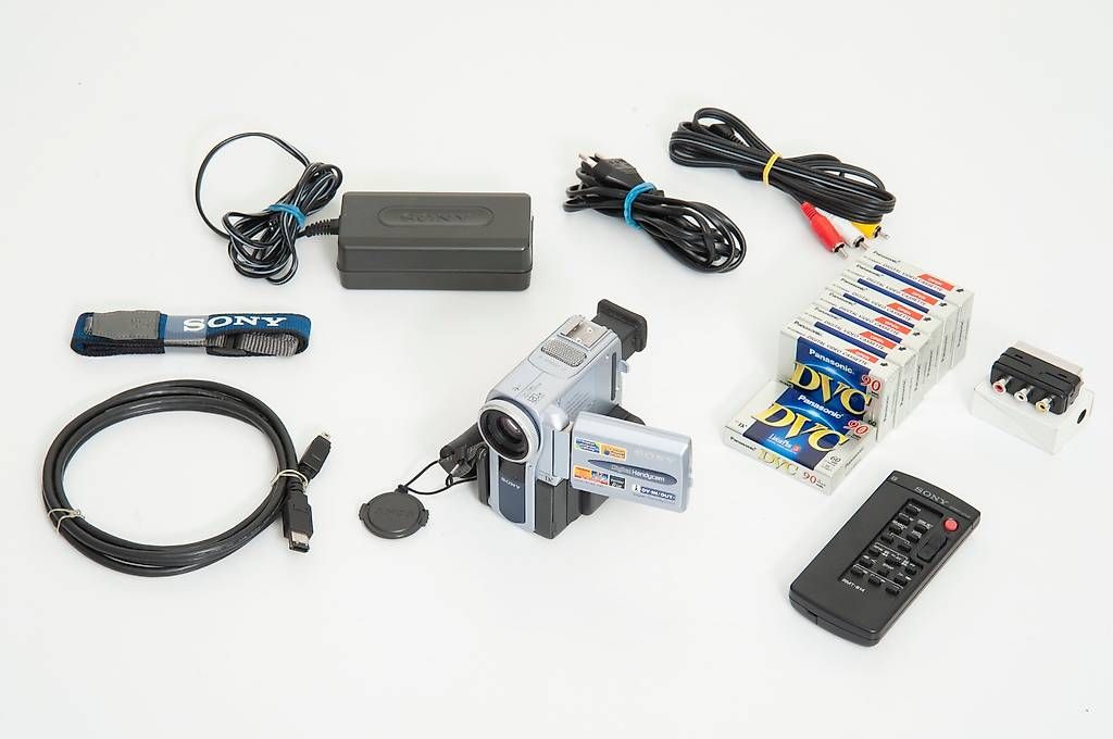 Sony Camcorder: Sony Handycam DCR-PC8E MiniDV – Gebraucht aus Lausanne von Phlox02
