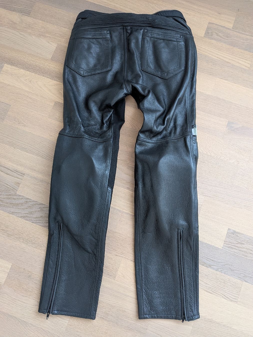 IXS Pantaloni: Motorrad Lederhose IXS – Nuovo (secondo la descrizione) da Reutigen venduto da Aprilia-0046 1