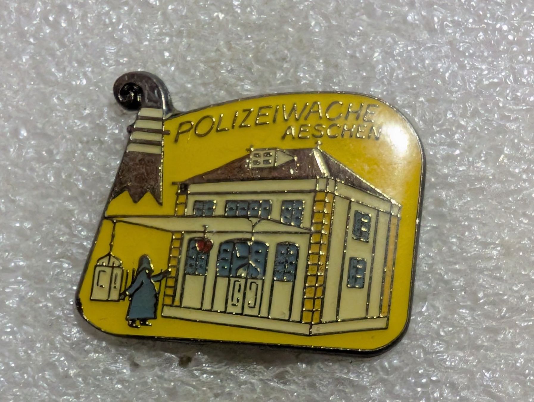 Placchette & Badge: Ansteckbutton 242: Polizeiwache Aeschen – Usato da Oppligen venduto da Pin-Fall-Shop