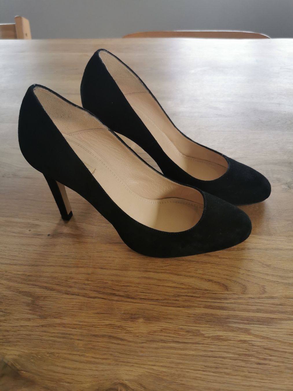 Scarpe da donna: Elegante Cate Gray Wildleder Pumps, Grösse 39 – Usato da Lommiswil venduto da jag_mrt9 1