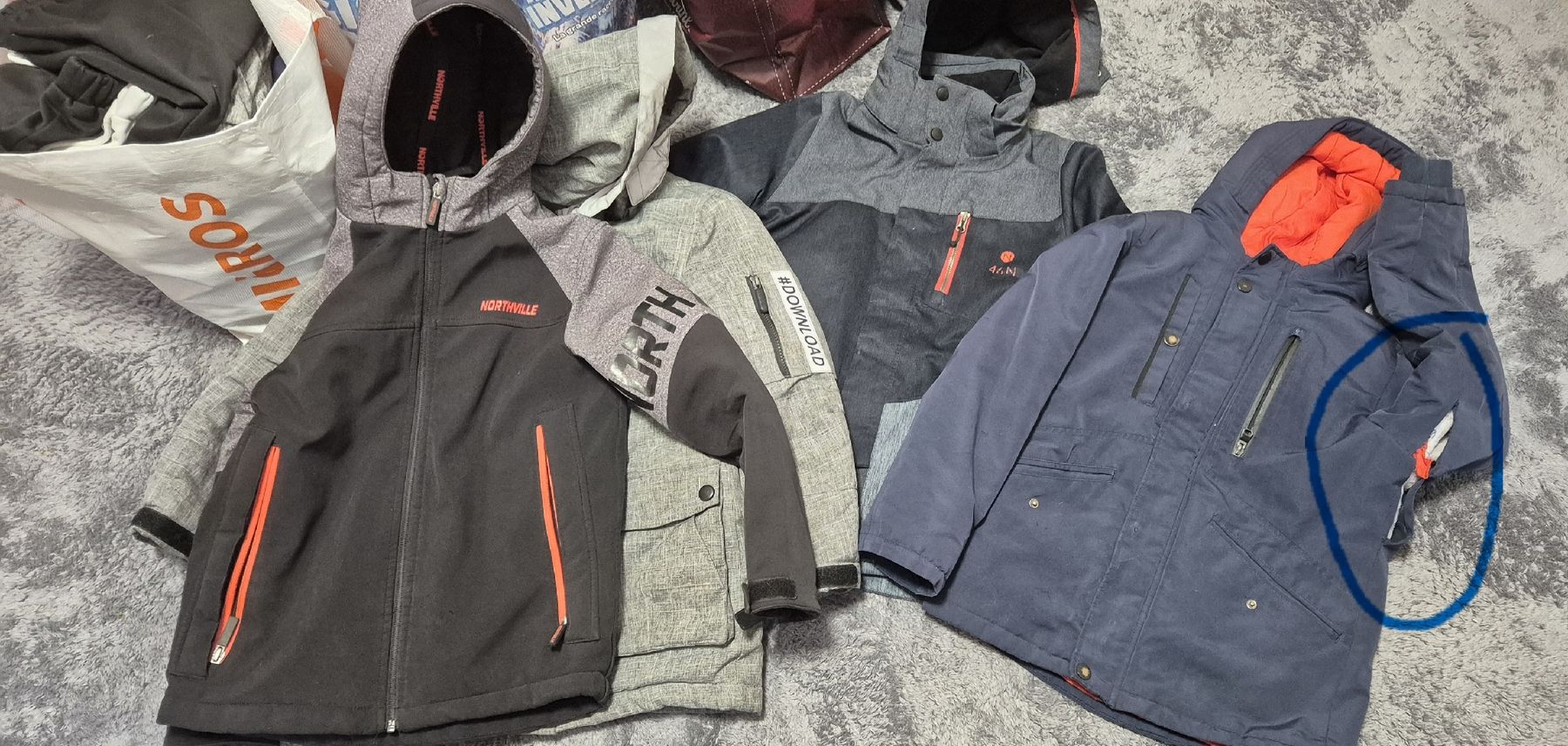 Lotti & Set di vestiti: Kleiderpaket 134 140 Winterjacken ect. – Usato da Breitenbach venduto da Faebsli_