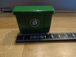 Müllcontainer 5.5 x 4 cm für das Puppenhaus/Laden