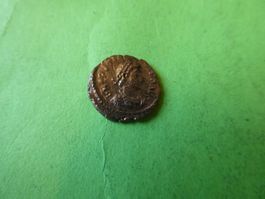 uralte Bronzemünze 14 mm     1.22 g