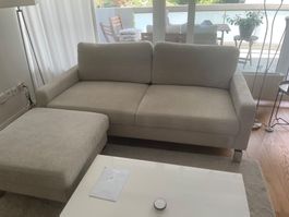Neuwertiges Sofa inkl. Hocker und Kopfstütze
