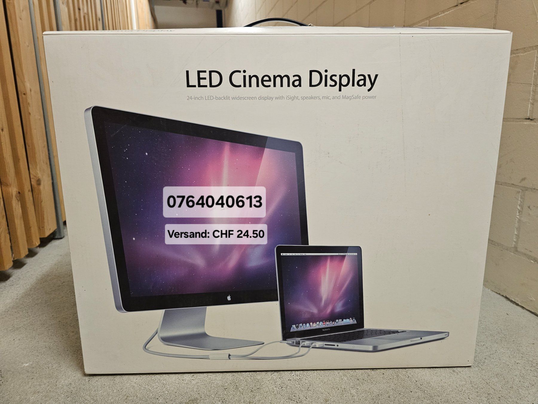 Apple Monitor: Apple Cinema Display + USB-C Adapter + Apple Maus – Nuovo (secondo la descrizione) da Wettingen venduto da dia_hv56 9