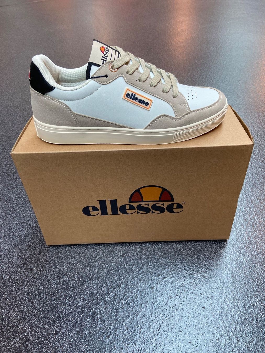 Ellesse Scarpe da uomo: ELLESSE  MEN      GRÖSSE 42       INNENSOHLE  26.5 CM – Nuovo e nell'imballaggio originale da Zürich venduto da LIQUIDATOR.CP