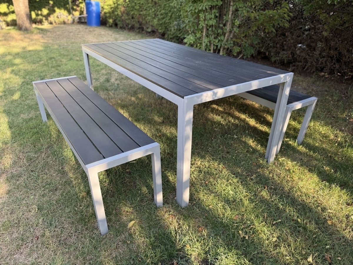 Tischset: Gartentisch mit 2 Bänken – Gebraucht aus Domat/ems von Vivs