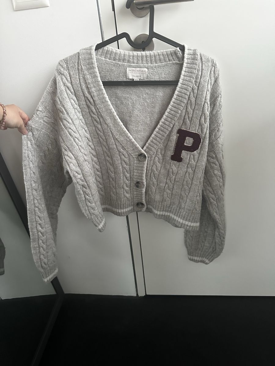 Pull&Bear Jacken: Strickjacke grau mit P-Applikation – Gebraucht aus Romanshorn von laa_279h