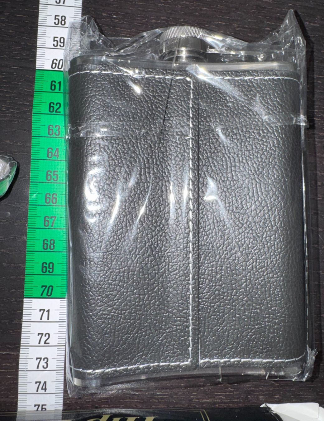 Altro: edler Flachmann, 7 oz, hip flask, schwarzer Kunstleder – Nuovo e nell'imballaggio originale da Winterthur venduto da YaV 2