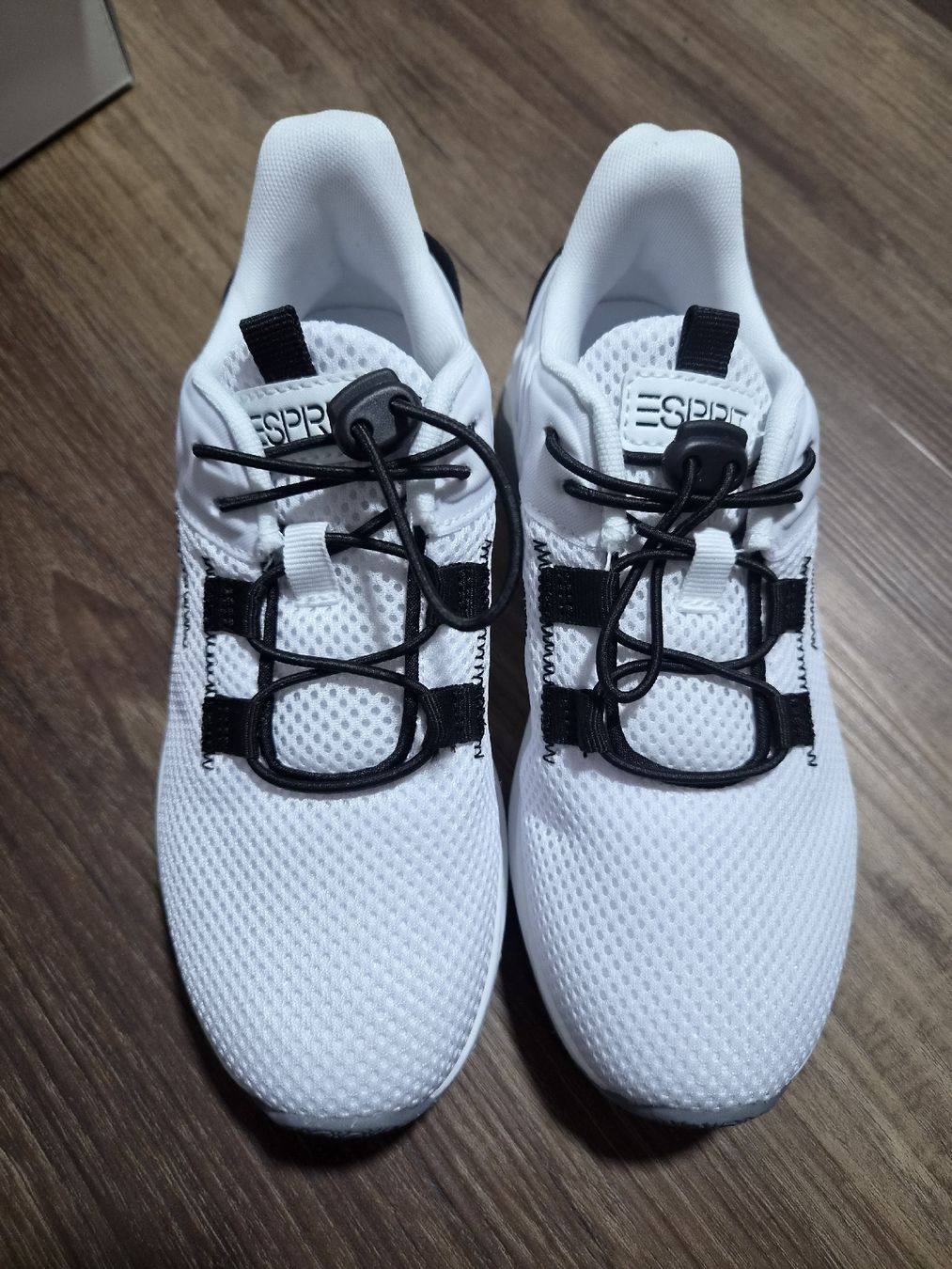 Esprit Scarpe per ragazzi: Esprit Sneaker, weiss / schwarz Gr. 35 NEU – Nuovo (secondo la descrizione) da Altishofen venduto da tammy05 1