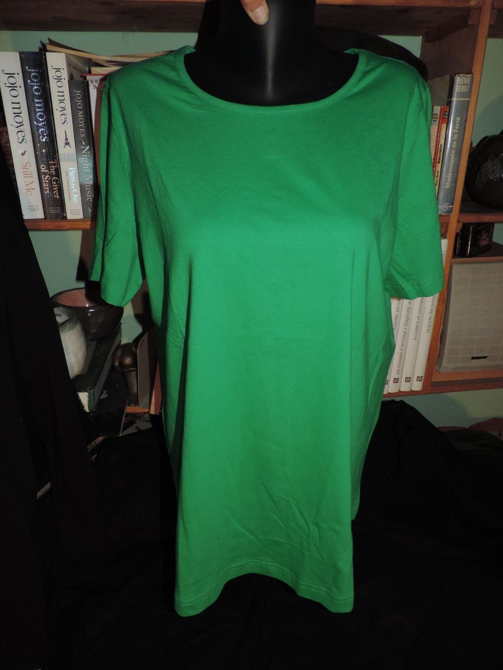Lotti di vestiti: 2 t-shirt noir et vert – Usato da Genève venduto da Axelle333 4