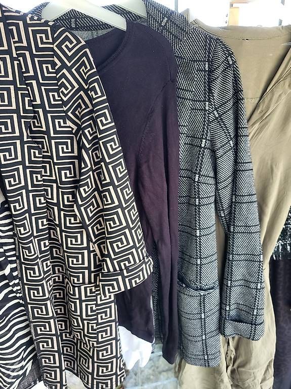 Lotti di vestiti: Kleiderpaket Damen Grösse S/M – Usato da Buttikon SZ venduto da januschkaa__ 2