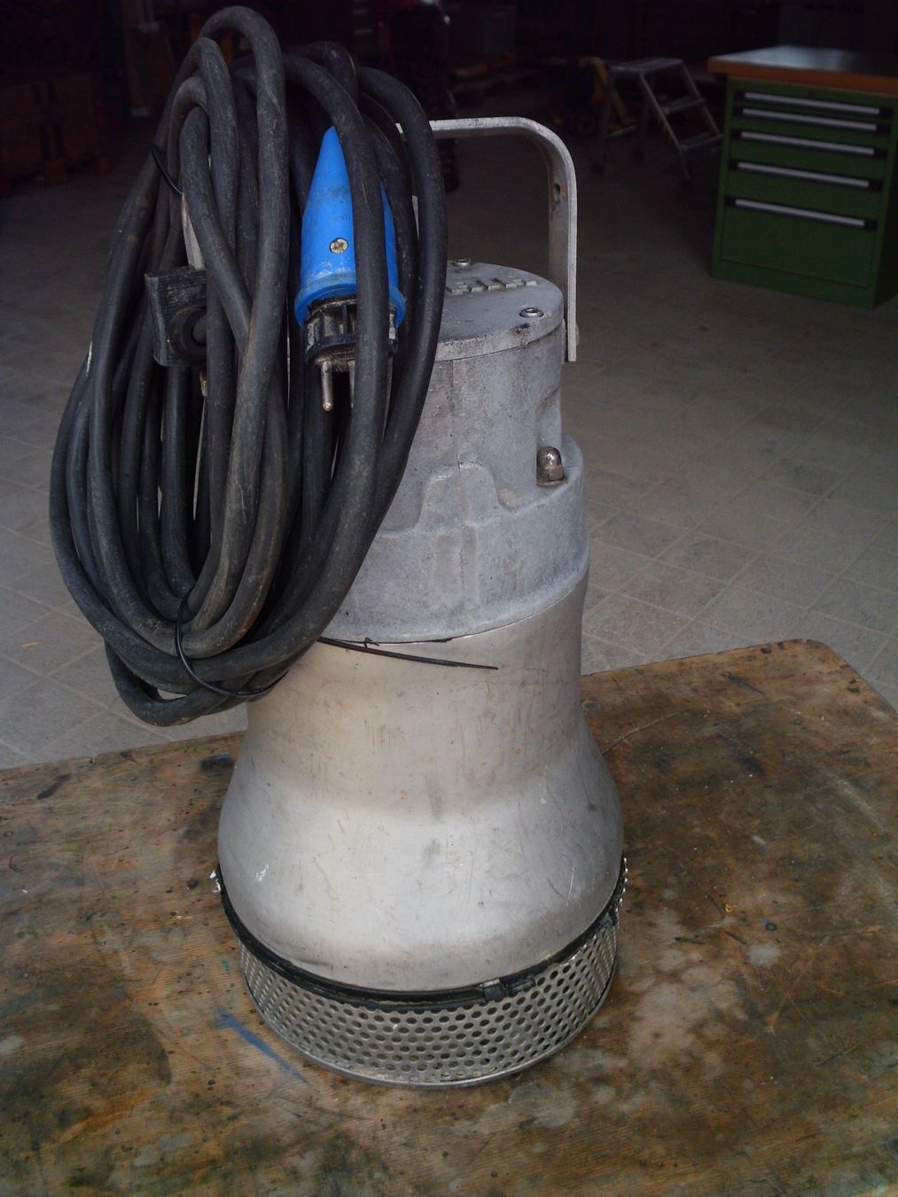 Pompe & Parti di ricambio: Grosse Tool-Air Tauchpumpe – Usato da wilen-gottshaus venduto da Stawigo25 2