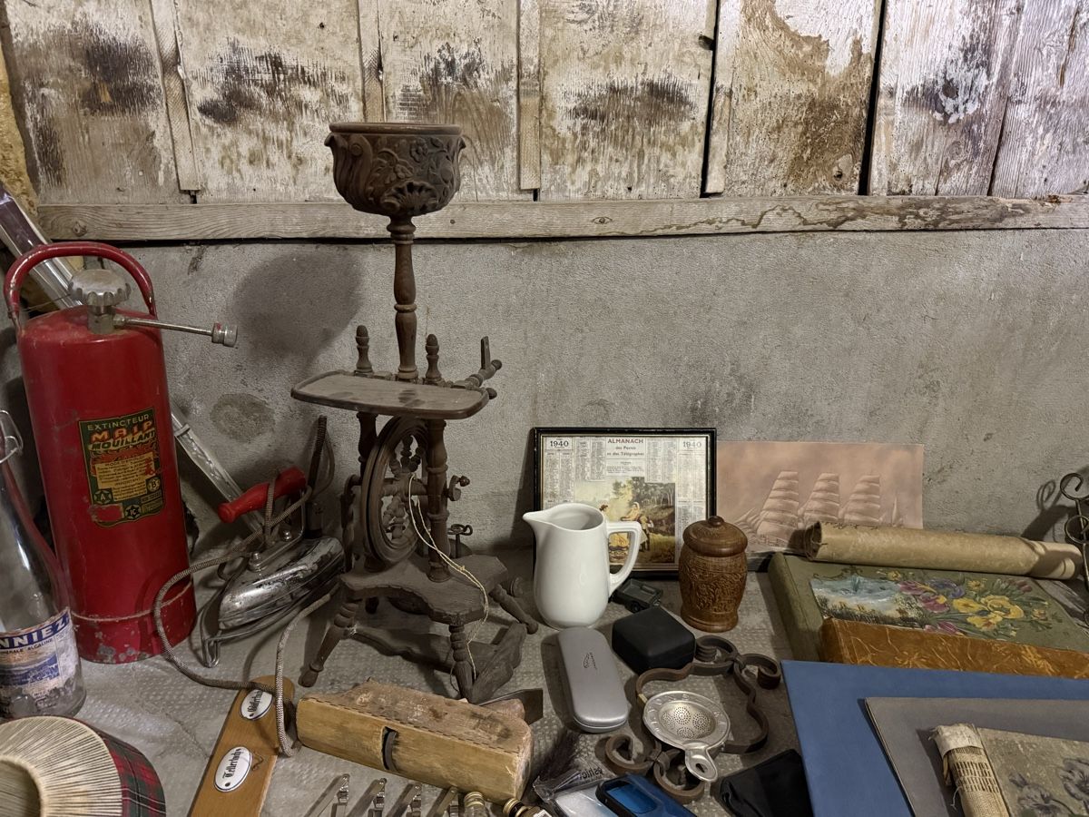 Toutes les décorations: Flohmarkt lot antik – D'occasion à Sierre par OCNL 2