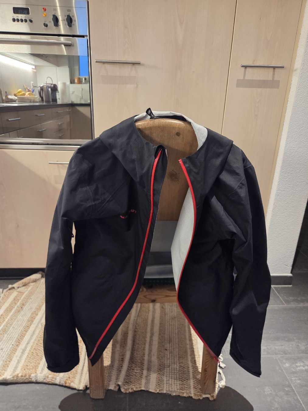 Mammut Giacche: Mammut Regenjacke Schwarz Grösse M – Usato da Beckenried venduto da Tree_sells 1