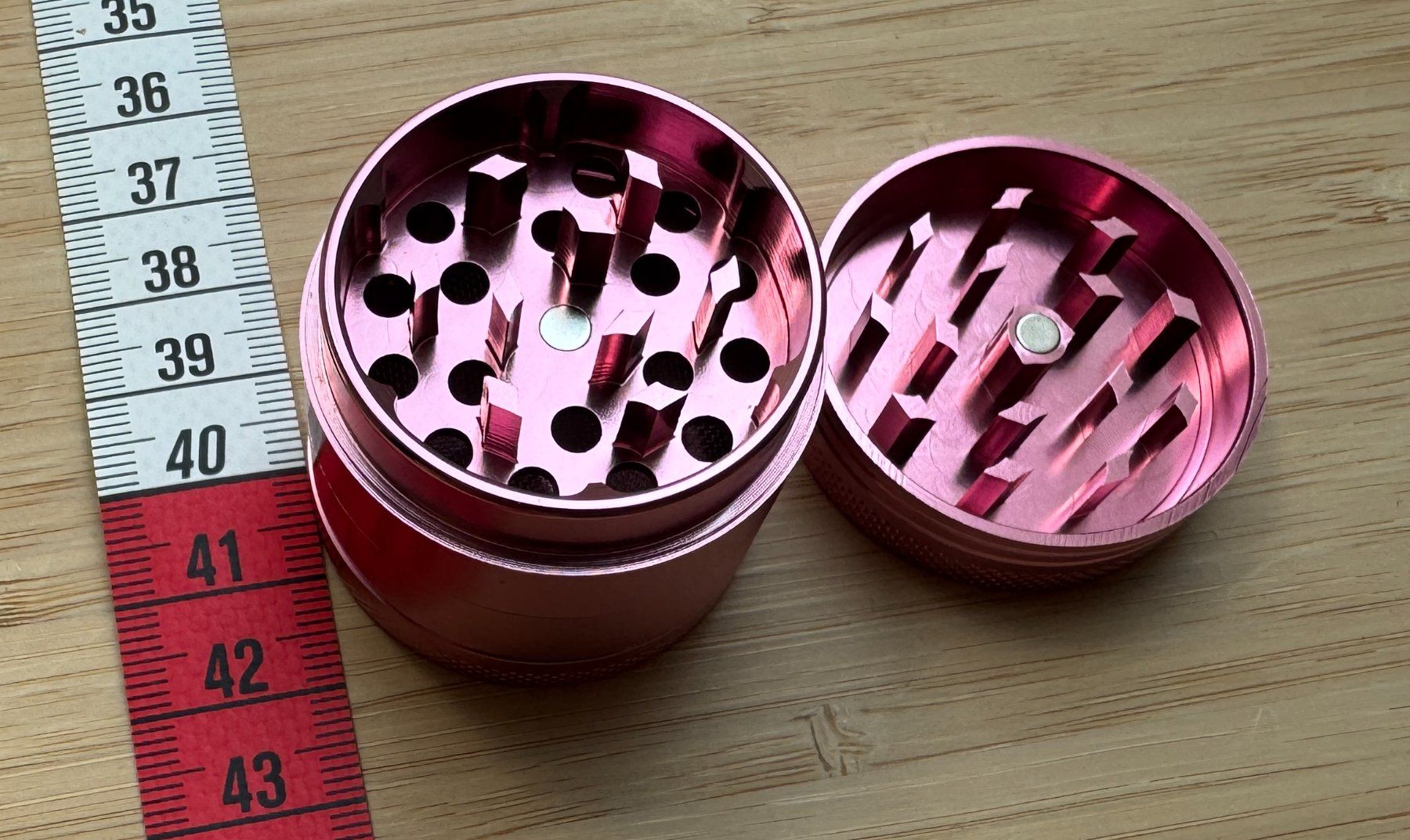Tabacchi: rosa Metall Grinder, rose, Mühle – Nuovo e nell'imballaggio originale da Winterthur venduto da YaV 2
