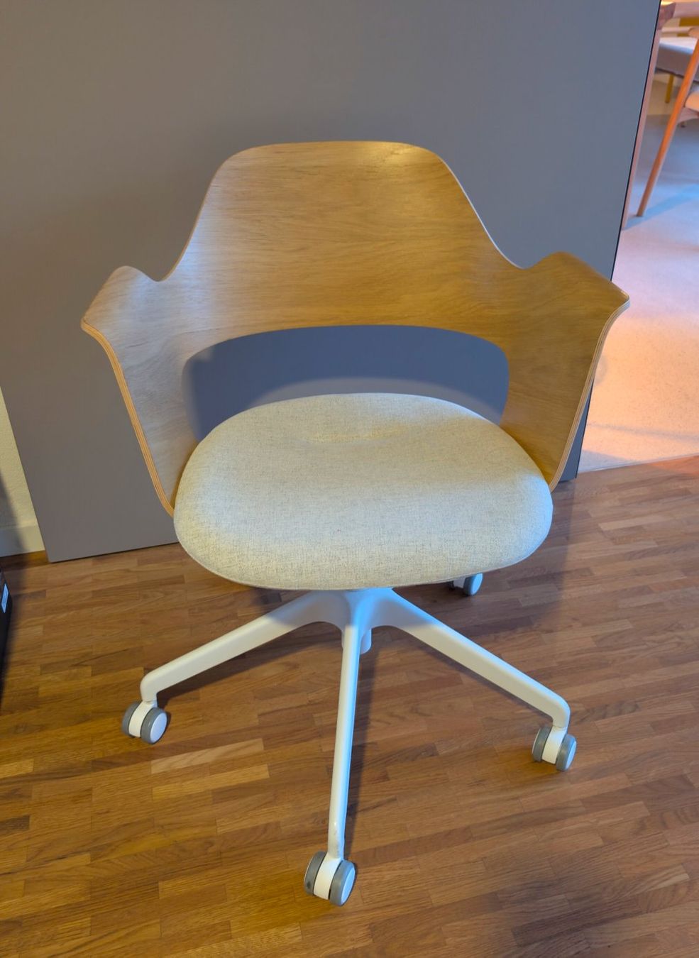 Ikea Scrivanie: WUNDERSCHÖNER SCHREIBTISCH & BÜROSTUHL – Usato da Zürich venduto da Brunsketti 1