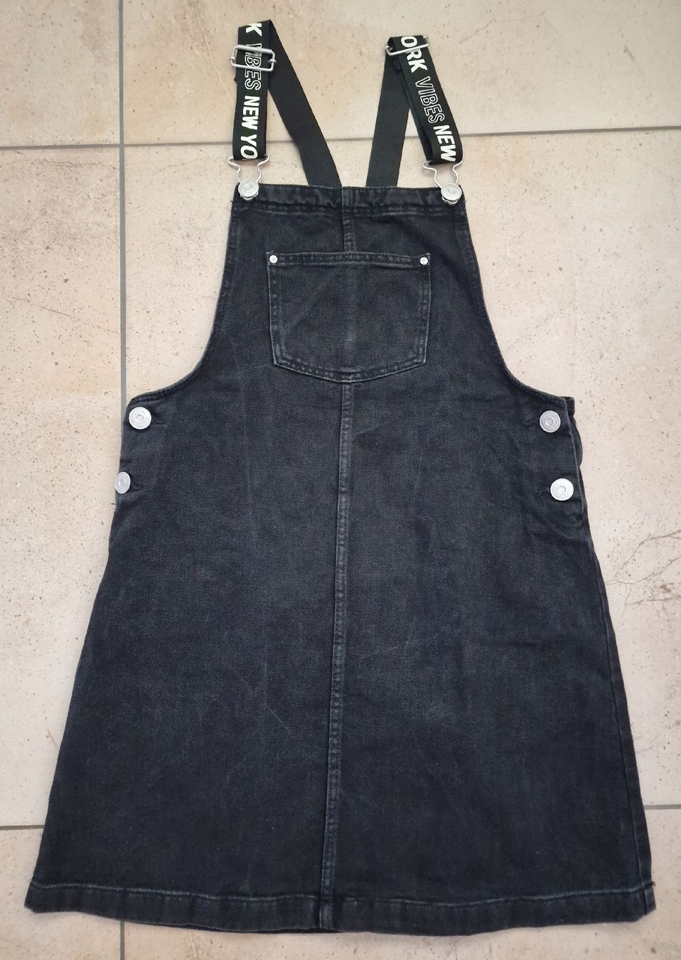 Vestiti & Gonne: Jeans-Latzkleid grösse 164 – Usato da Frutigen venduto da Maqua