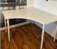 IKEA Linnmon Schreibtisch für Ecke