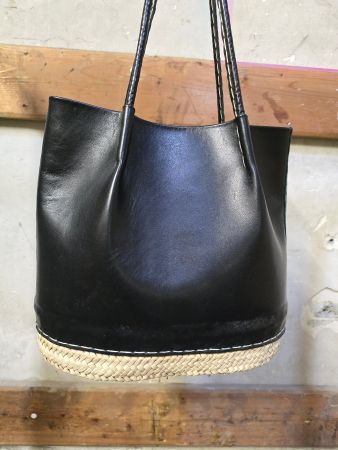 Korb: Korbtasche Leder schwarz-Musterstück