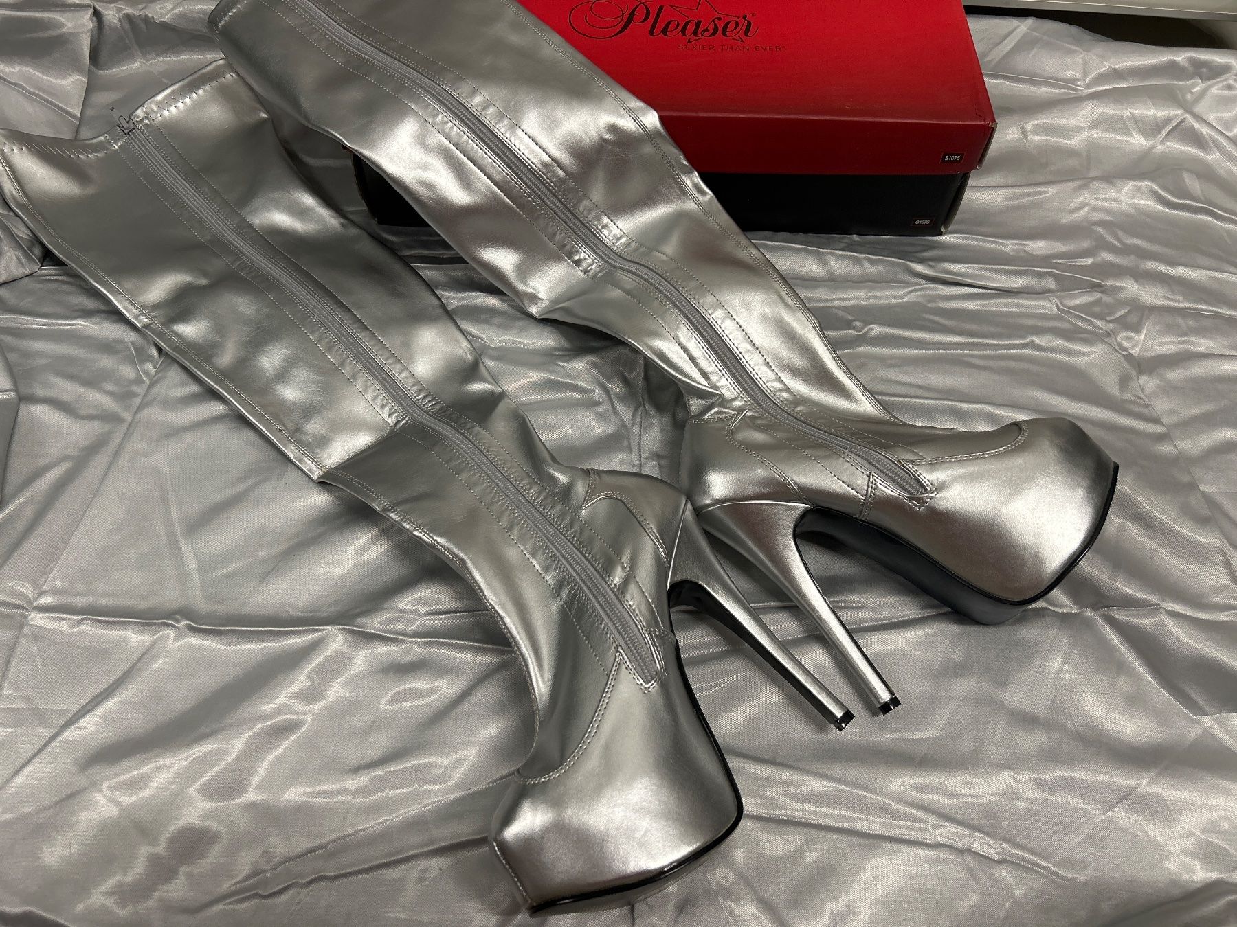 Scarpe da donna: Pleaser Overknee Heels Stiefel silber Gr 37 Neu – Nuovo e nell'imballaggio originale da Regensdorf venduto da Spyke55 3