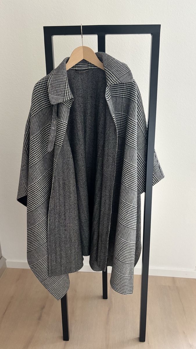 Sonstige Damenmode: Ermanno Scervino - Cape – Neu (gemäss Beschreibung) aus Eschenbach LU von sto_z8s8 2