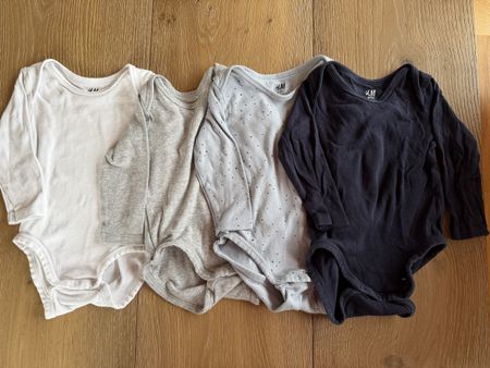 4er Set Bodies Grösse 68