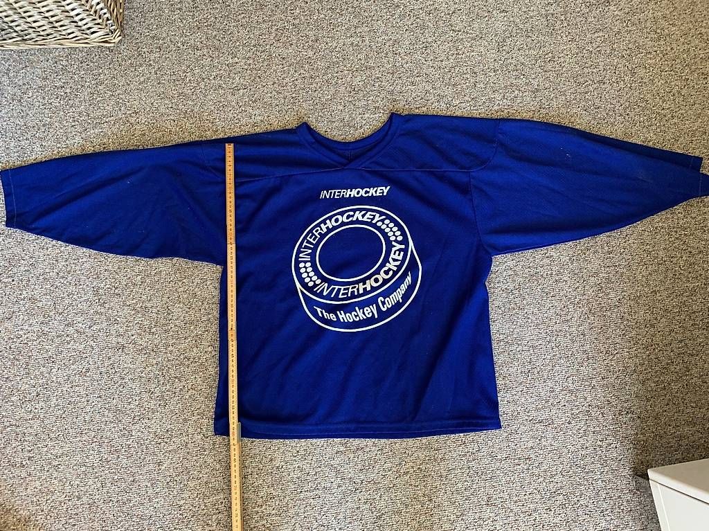 Canottiere & Pantaloni: Schönes Eishockey Trainings Trikot – Usato da Münchenstein venduto da ThomasEglin