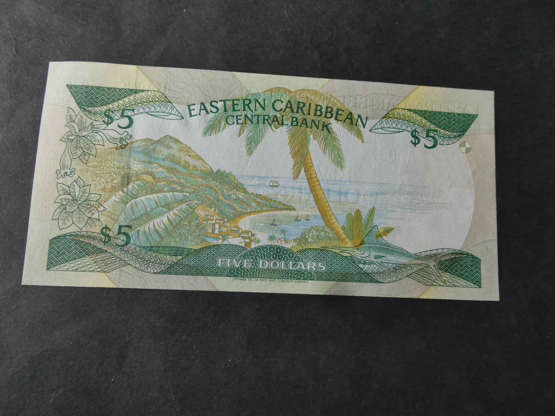 Banconote: Eastern Caribbean, 5 Dollars ungefaltet – Usato da Hinterforst venduto da Rohusri 1